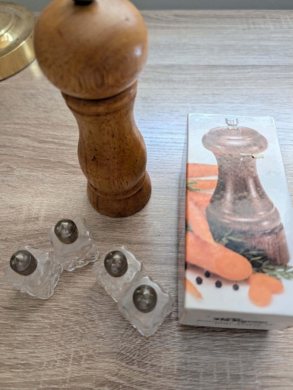 Olde Thompson Wood Pepper Mill W Box, Farberware Pepper Mill, 4 Glass S/P Shaker